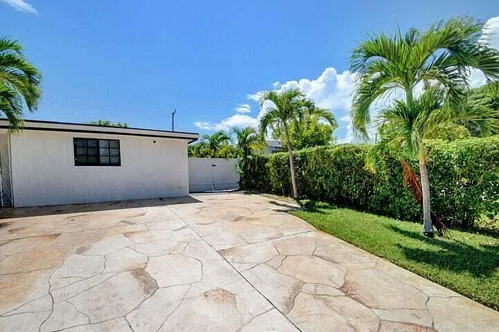 168 SE 31st Ave — Photo 35