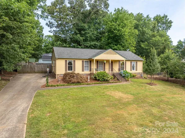 1304 Creekview Dr, Gastonia, NC 28052