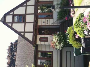 823 NE 84th St, Seattle, WA 98115