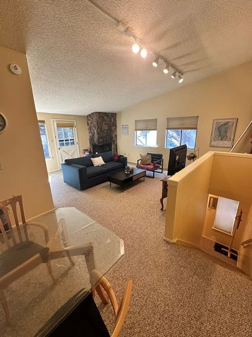 Multi level ped negotialble 2Bd unit available in Zephyr Cove available now! — Photo 3