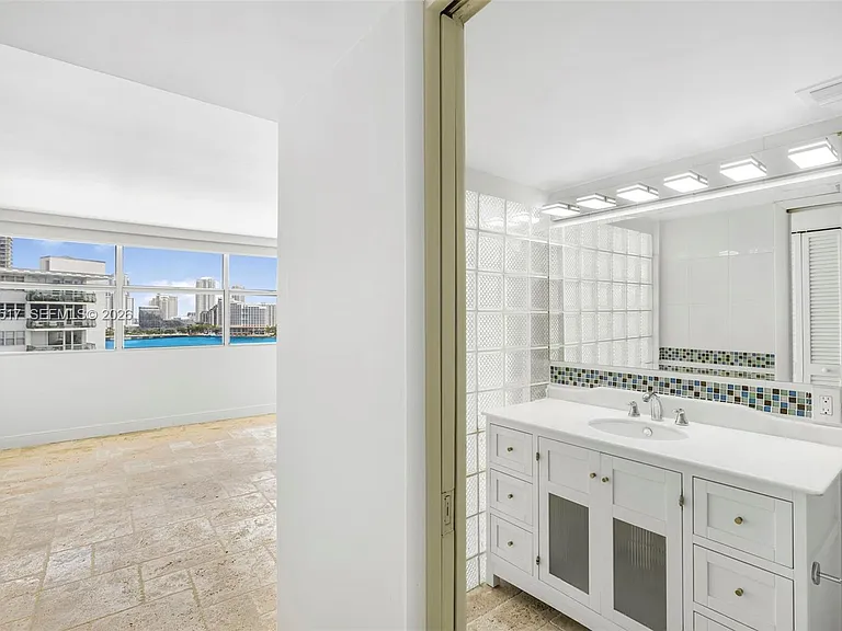 1420 Brickell Bay Dr #1401A — Photo 35