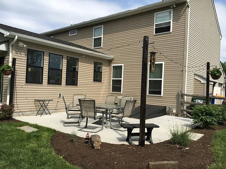 Spacious back yard patio.