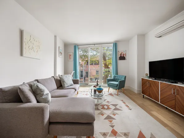 15 East 19th Street image 2 of 12