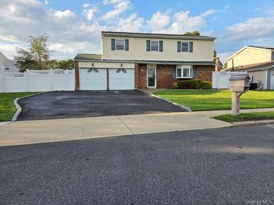 3 Maison Drive, Holbrook, NY, 11741