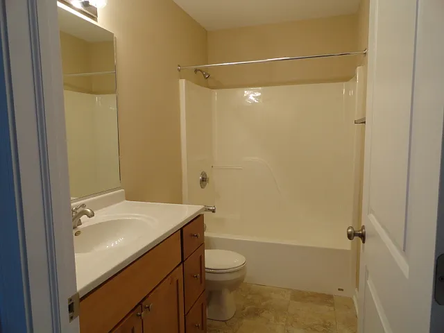2nd floor full bath