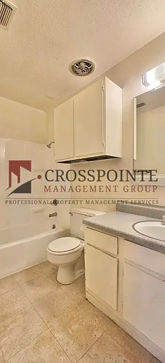 111 Queens Ct — Photo 12