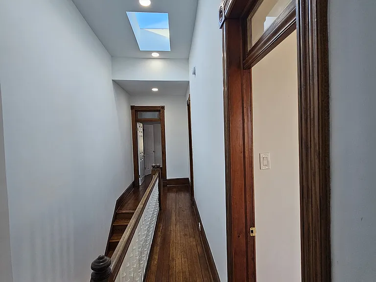 3d floor: hallway and skylights