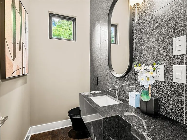 19 Spruell Springs Rd NE — Photo 5