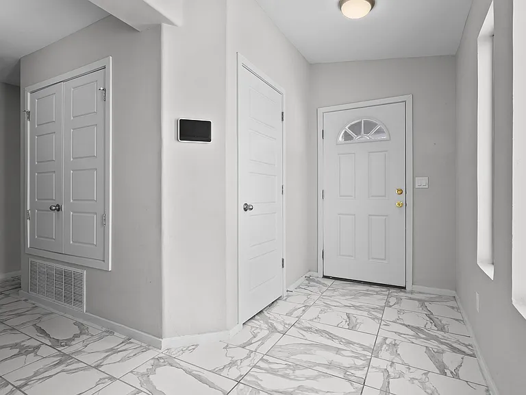 13813 Flora Vista Ave — Photo 16