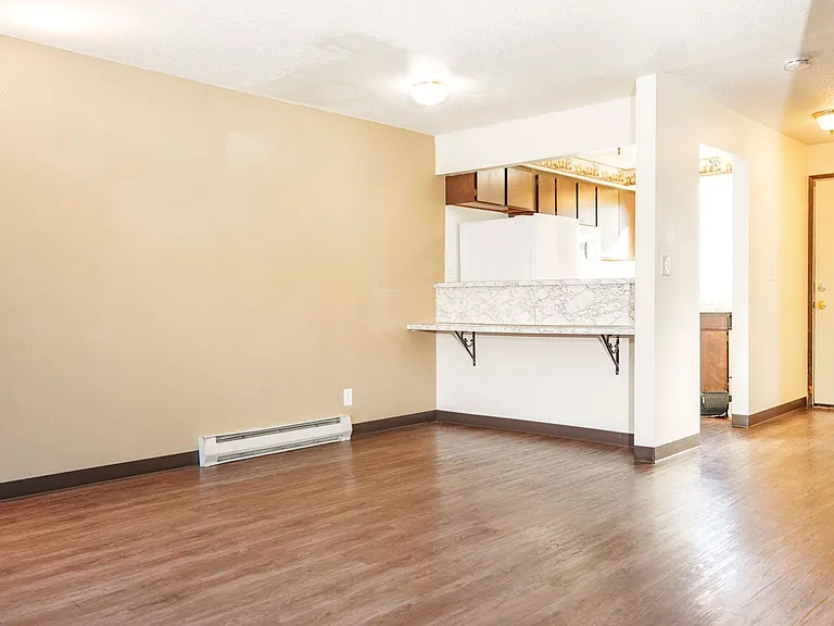 525-Monmouth Villas — Photo 7