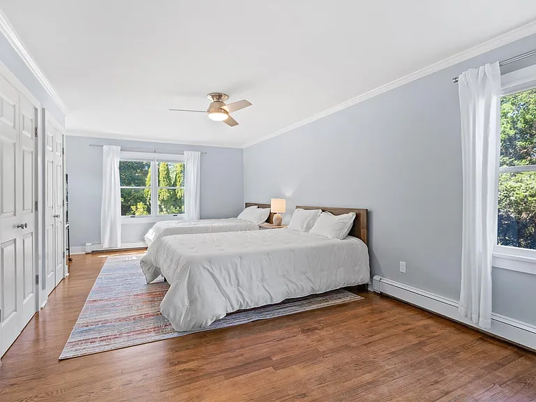 300 Marion Pl — Photo 9