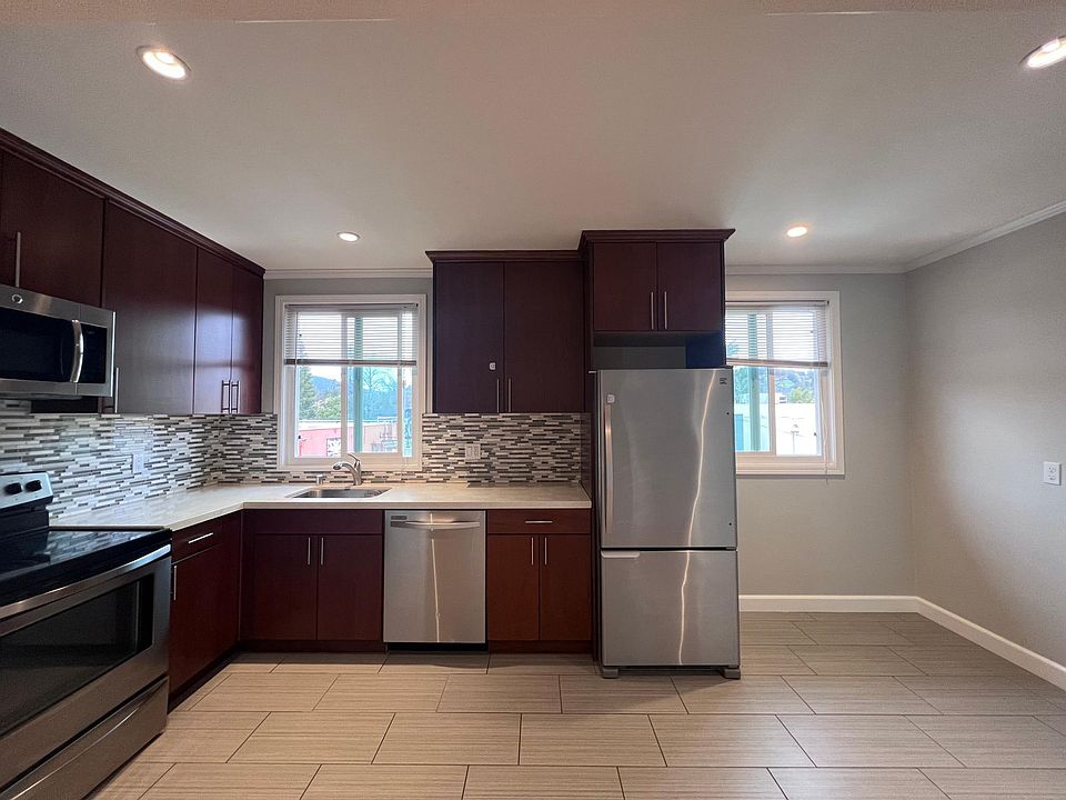1st image of 106 E 1st St Suite B