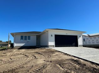 522 7th St, Phillips, NE 68865
