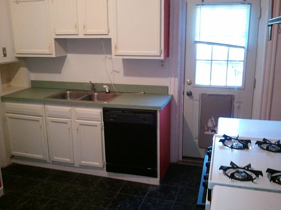 4th image of 16 S Davis Ave #A
