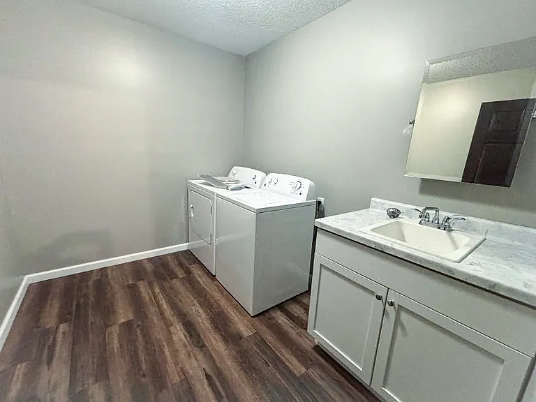 1987 Southridge Ave #3 — Photo 10