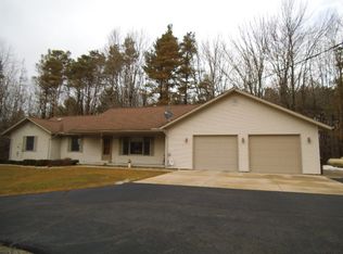1313 E Whitefeather Rd, Pinconning, MI 48650