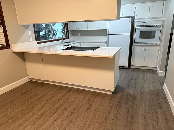 4th image of 15058 Boones Way