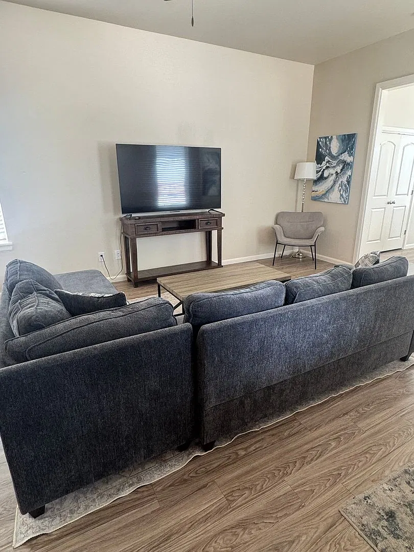 Stunning fully furnished 3 Bed 2.5 bath homes in The Enclave! — Photo 2