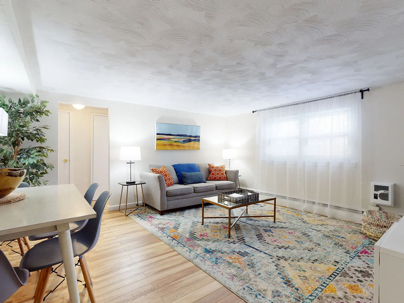 1 bed, 1.0 bath, 700 sqft, $4,415 — Photo 2