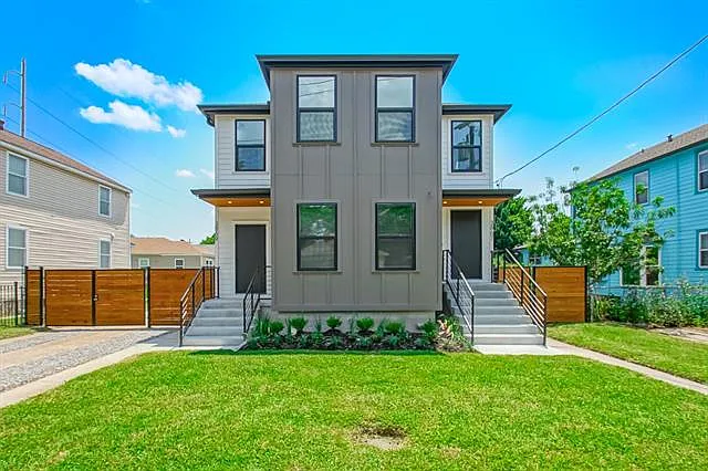 3869 Pauger St — Photo 1