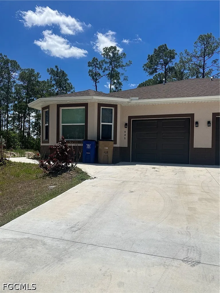 3 bed, 2.0 bath, 2270 sqft, $1,900 — Photo 1