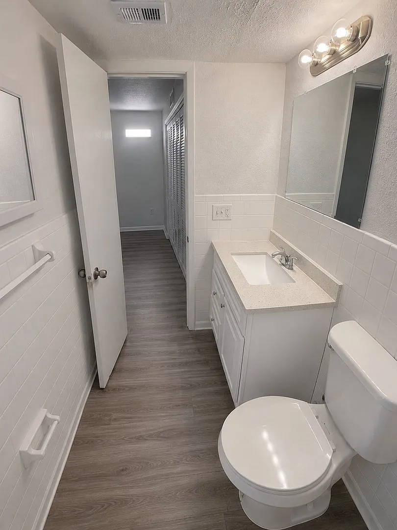 1 bed, 1.0 bath, 775 sqft, $999 — Photo 1