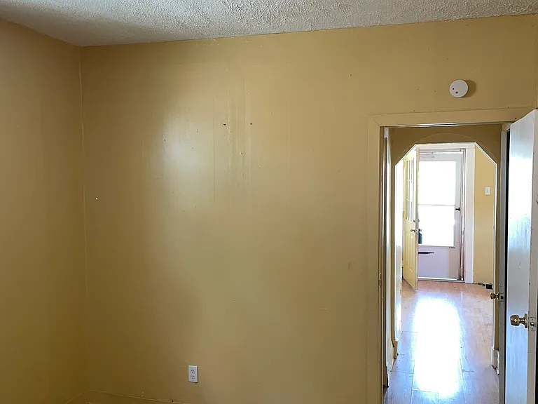 5811 Helen Ave — Photo 10