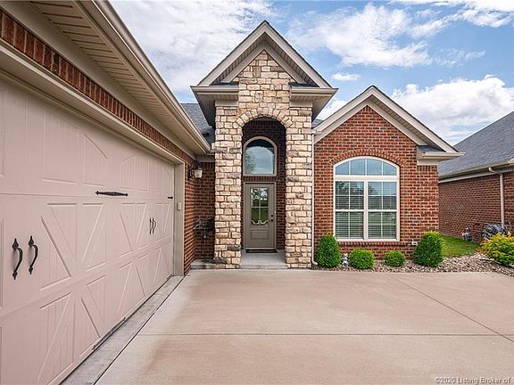 5th image of 1725 Bay Hill Pl