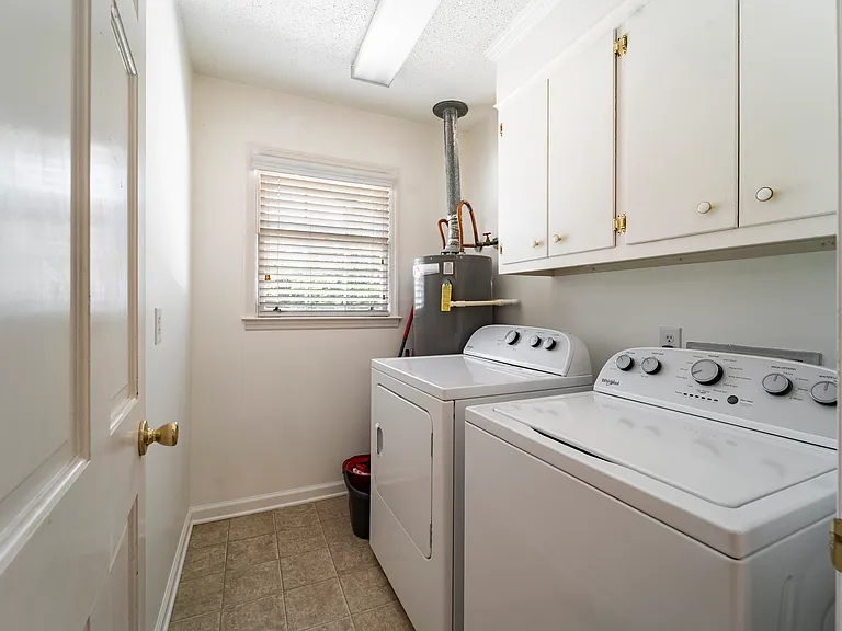 605 Regent Rd — Photo 27