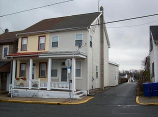 27 N 2nd St, Womelsdorf, PA