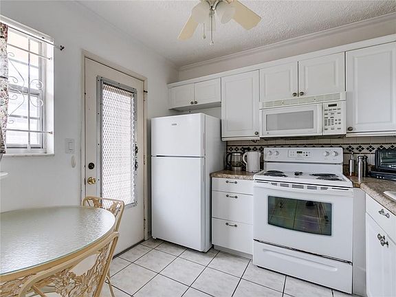 4th image of 420 NE 12th Avenue #306