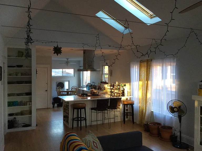 3210 N Vine St — Photo 1