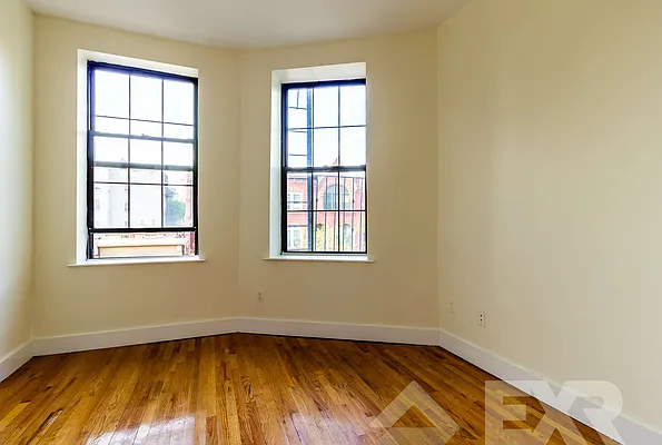 Rented by EXR | media 12