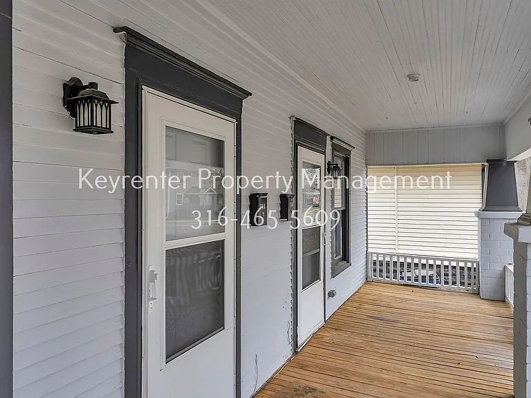 144 S Green St — Photo 3