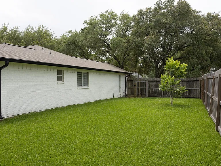 1204 Osborne Dr — Photo 11
