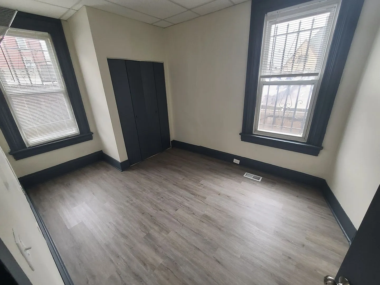 4523 Centre Avenue — Photo 4