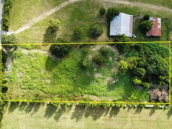 630 Bluhm Rd, West, TX 76691