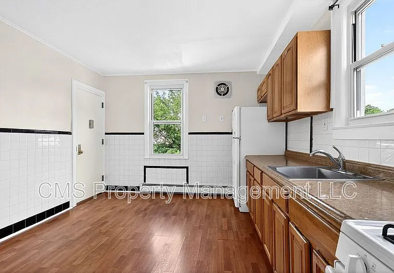 49 Welland Ave #2 — Photo 17