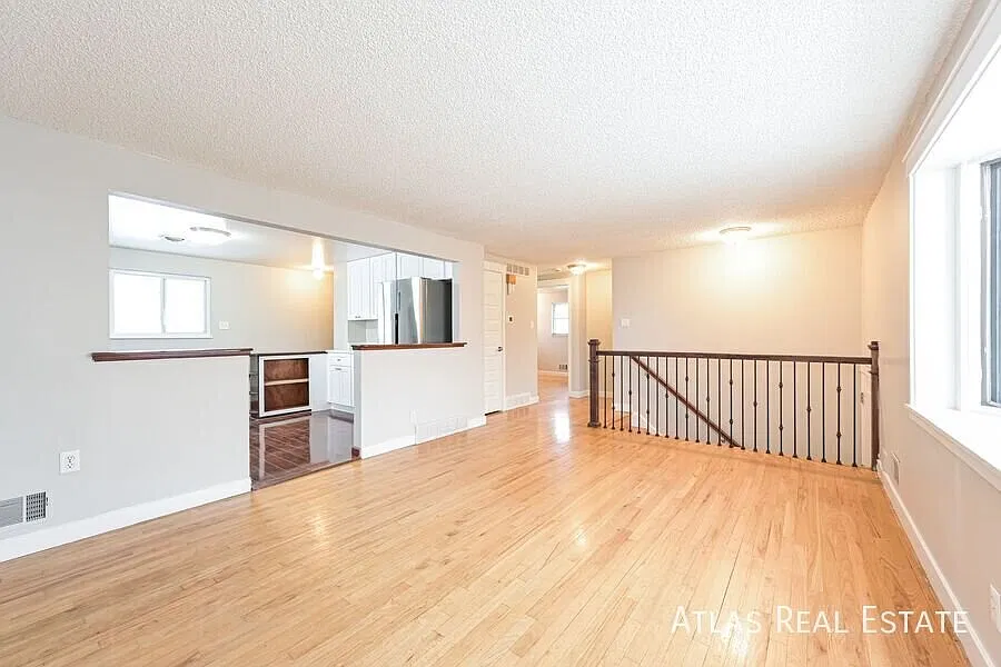 4-Bedroom Rental with Large Garage, Sun Deck, and Dog Run in Northglenn — Photo 4