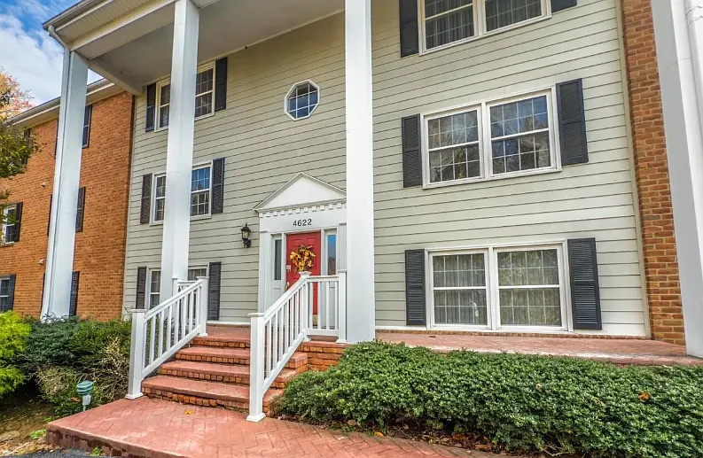 2 bed, 1.5 bath, 1000 sqft, $1,295 — Photo 2
