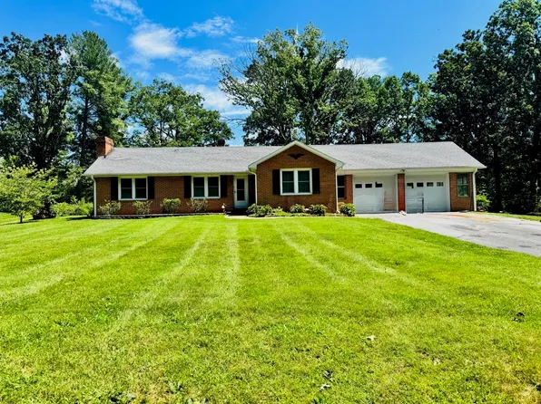 58 Old Hermitage Rd, Waynesboro, VA 22980