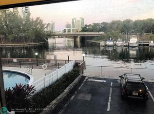 200 Diplomat Pkwy APT 220, Hallandale, FL 33009