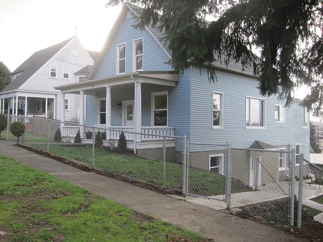 4 bed, 2.5 bath, 2000 sqft, $1,995 — Photo 1