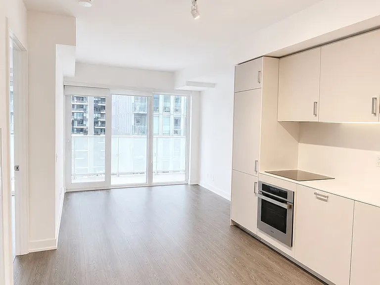 88 Queen St E #1215 — Photo 4