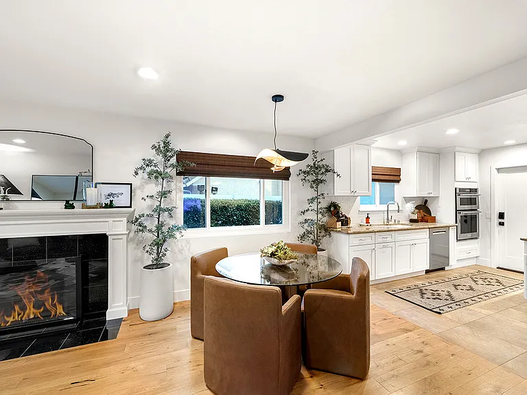 843 Bernard Dr — Photo 12