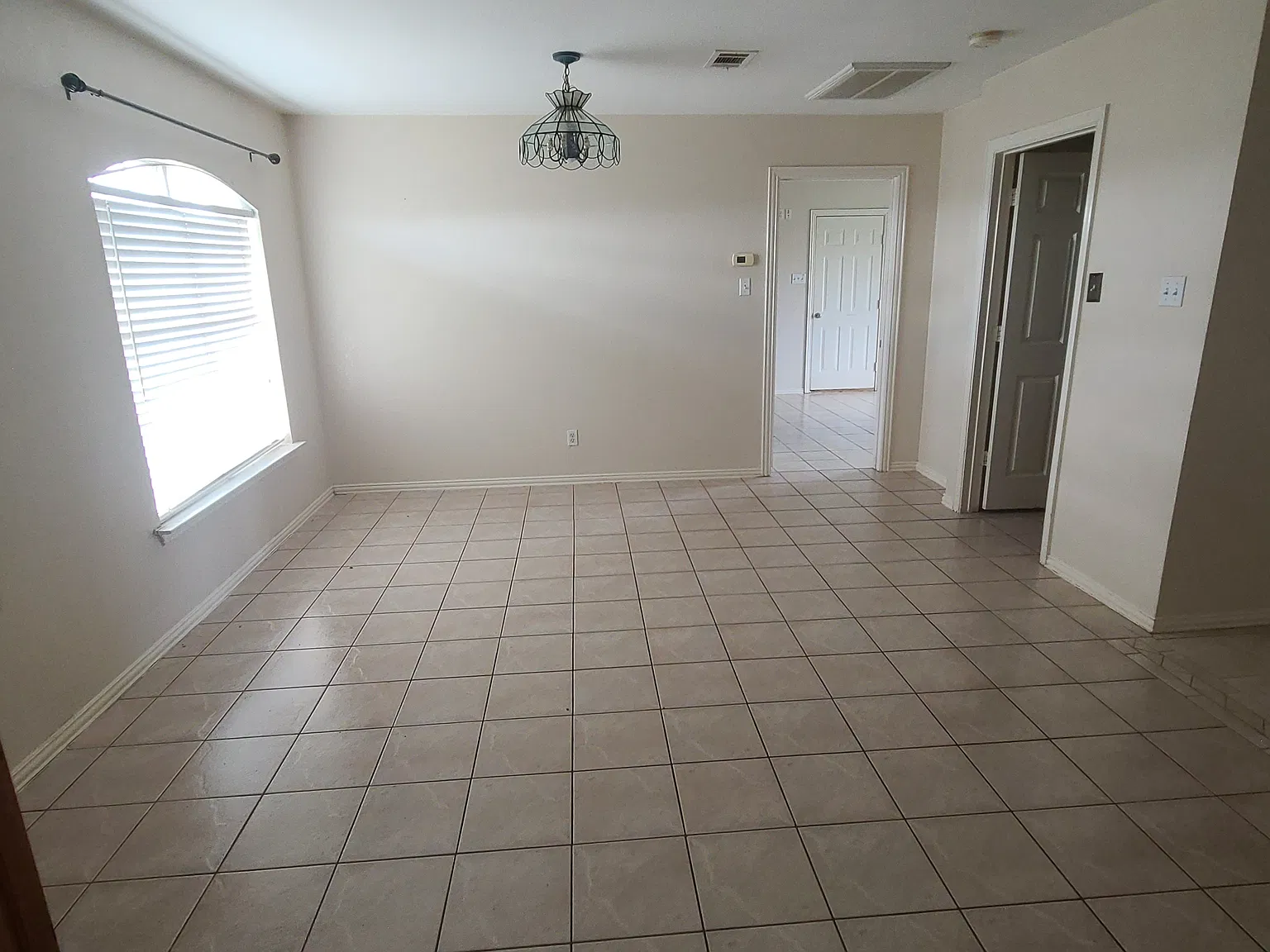 2 bed, 1000 sqft, $2,500 — Photo 3