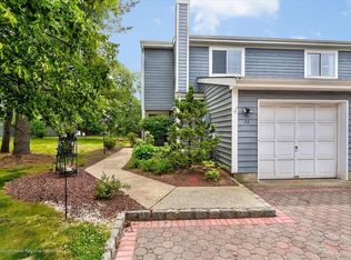 32 Rambling Meadow Ct, Eatontown, NJ 07724