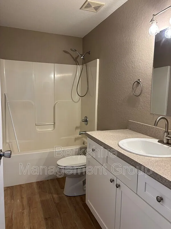 2 bed, 1.0 bath, $1,399 — Photo 3