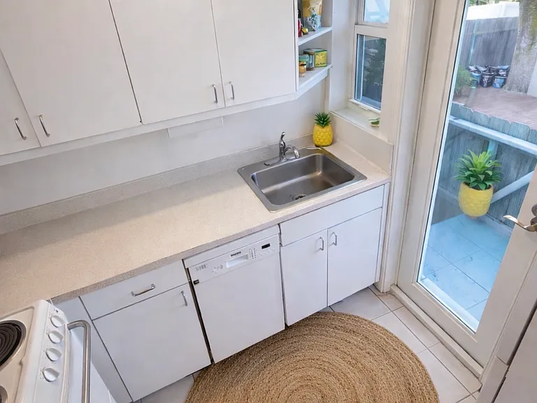 326 Madison St — Photo 5