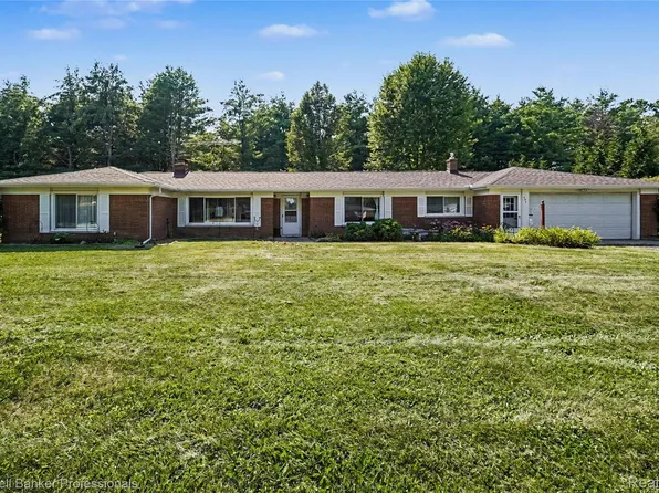 181 Sterling Dr, Lapeer, MI 48446